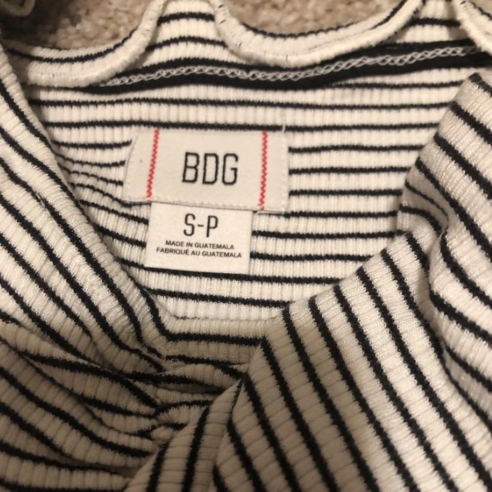 NWT Urban Outfitters BDG Top SM Petite Black & Ivory Striped Ruffle Short Sleeve - Picture 8 of 9